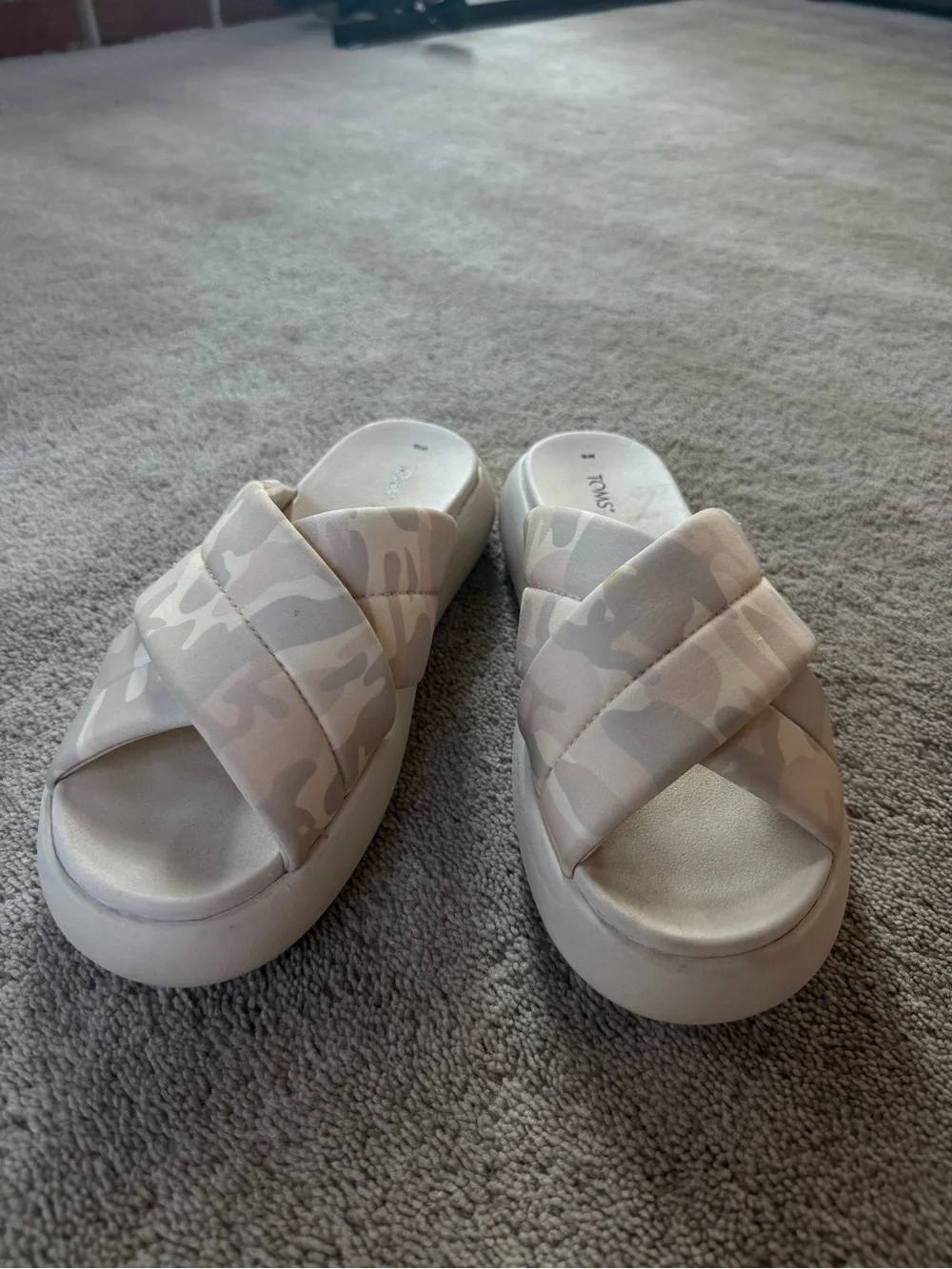 Toms padded cross